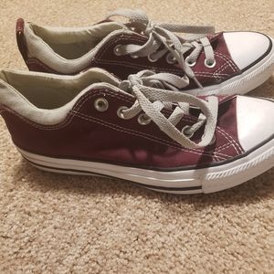 Maroon Womans Size 7 Converse
